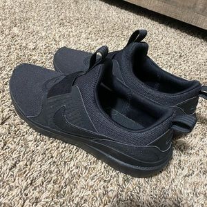 Women’s size 9 Nike tennis shoes